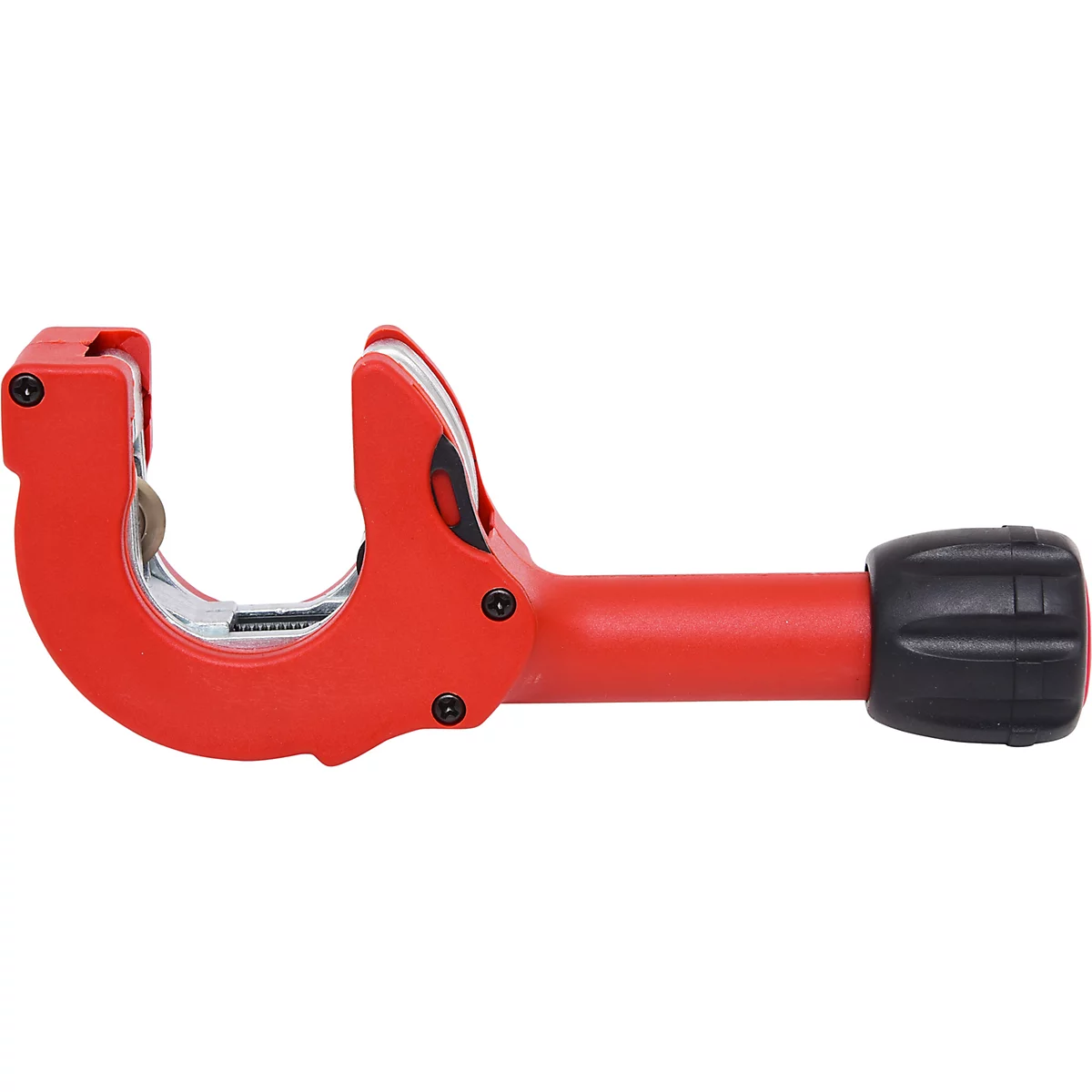 Ein roter Rohrschneider, der zur Seite gelegt ist. Das Werkzeug hat einen schwarzen Drehgriff und Klingen.